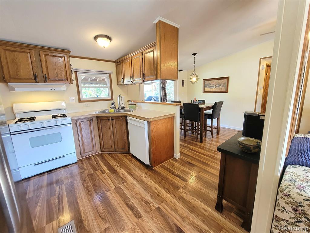 8486 Silver Lake Road Linden, MI 48451 - Photo 8 of 34 Gallery Image 8