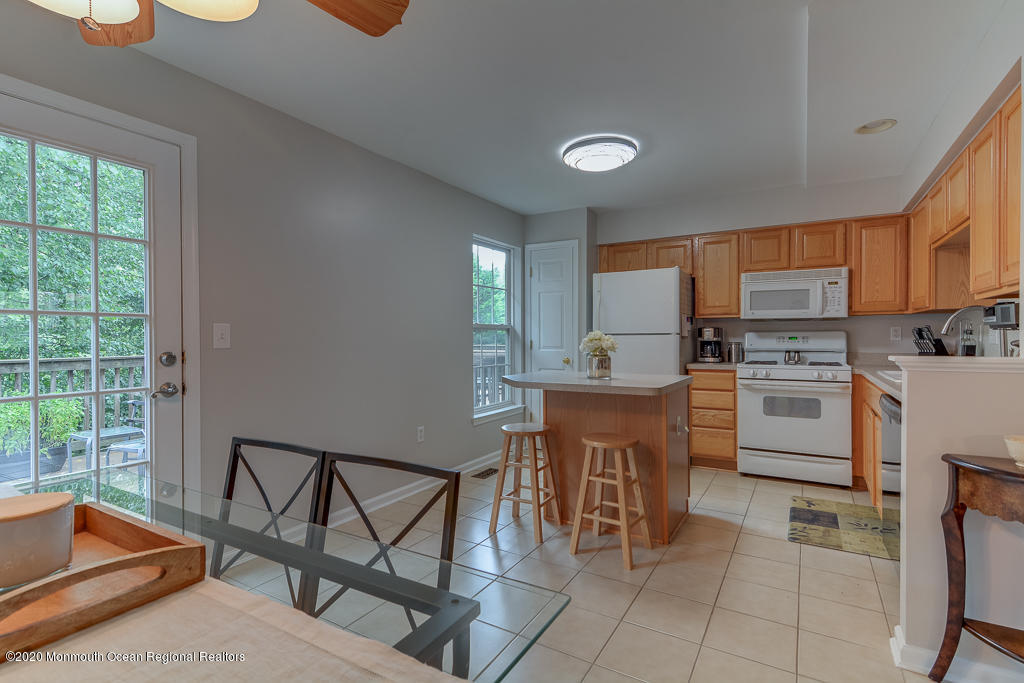 55 Saxton Road Farmingdale, NJ 07727 - Photo 7 of 23