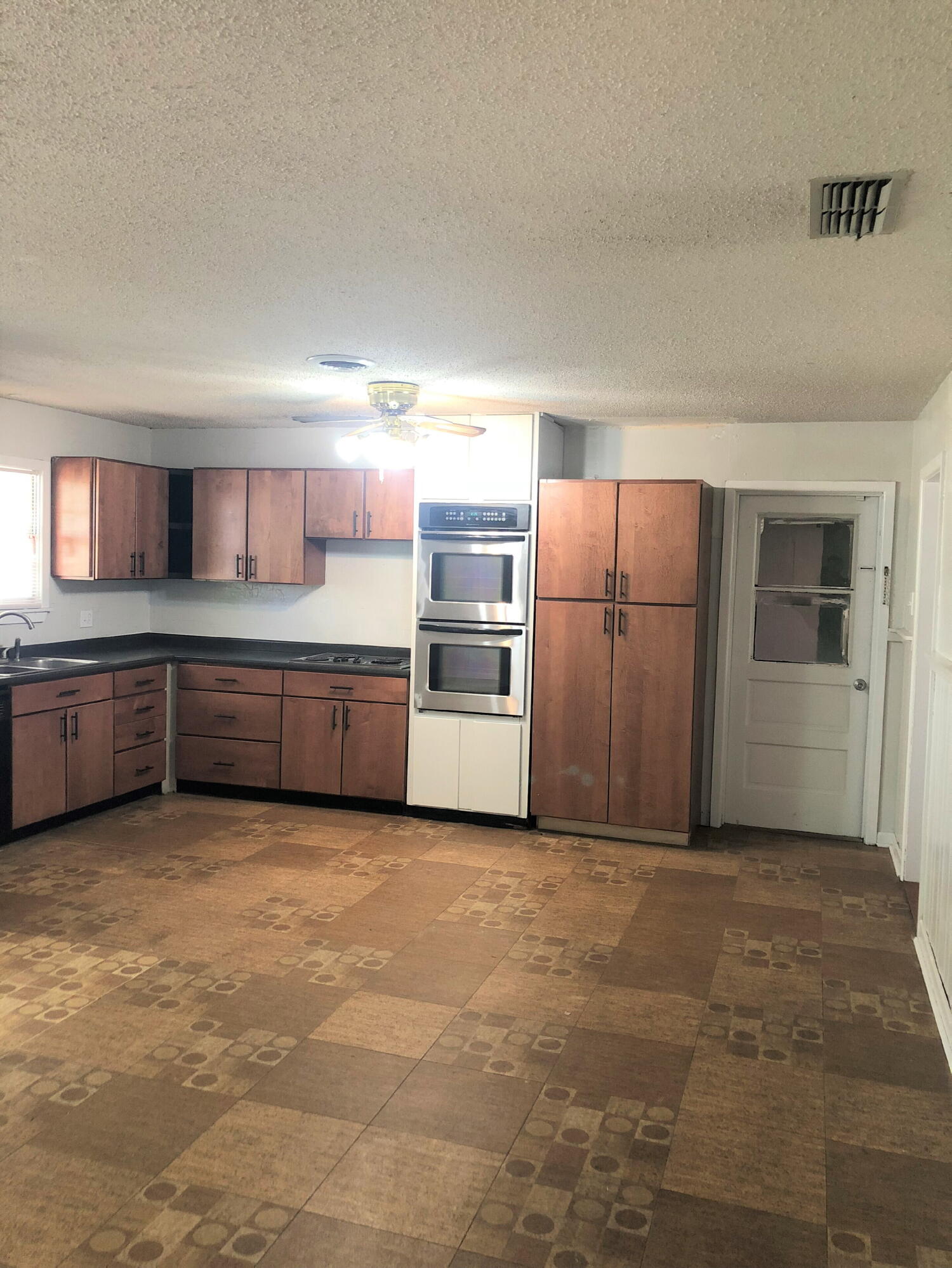4311 49th Street Lubbock, TX 79413 - Photo 2 of 9 IMG_0083