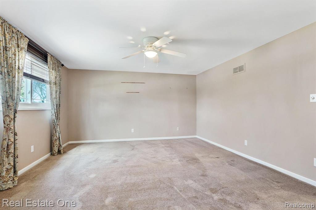 5891 Shaun Road West Bloomfield, MI 48322 - Photo 15 of 37
