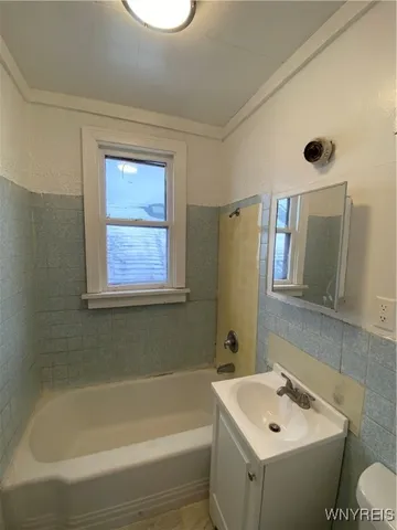 $1,050 | 235 High Street, Buffalo, NY 14204