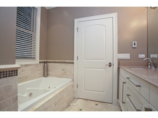 3344 North Halsted Street, Unit 2S Chicago, IL 60657 - Photo 10 of 14
