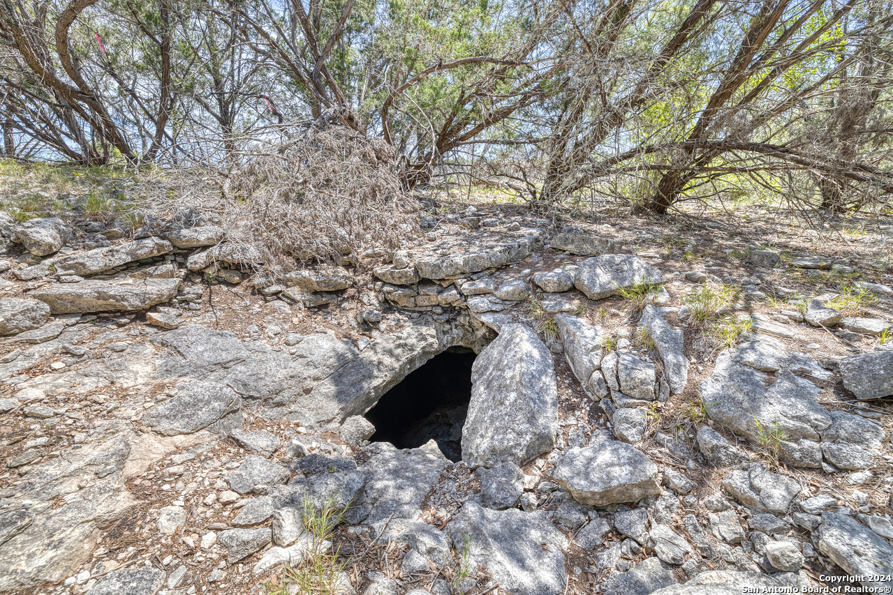 351 North Ringtail Road Leakey, TX 78873 - Photo 5 of 12 Gallery Image 5