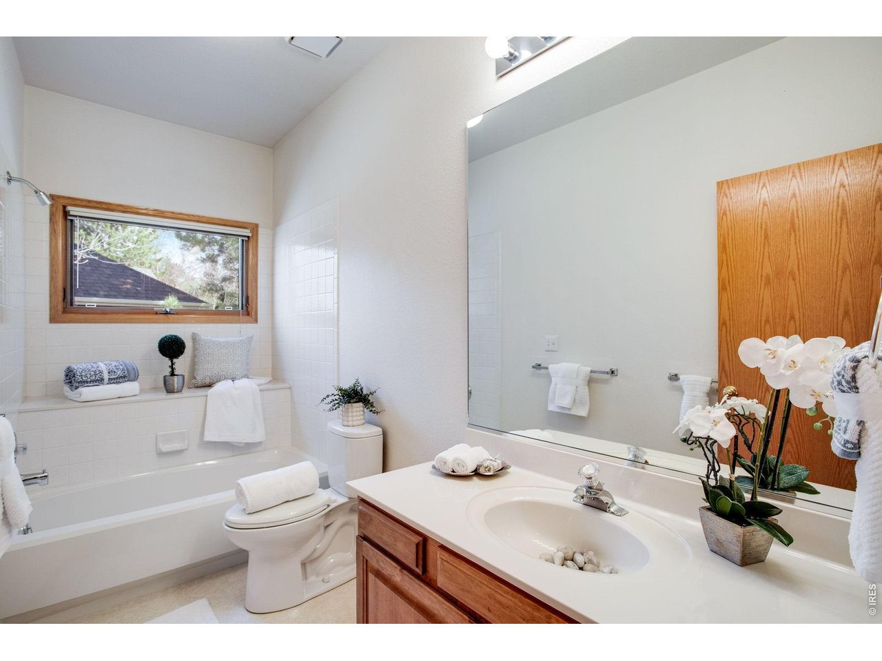 6230 Eagle Ridge Court Fort Collins, CO 80525 - Photo 36 of 50 Main Level Bath