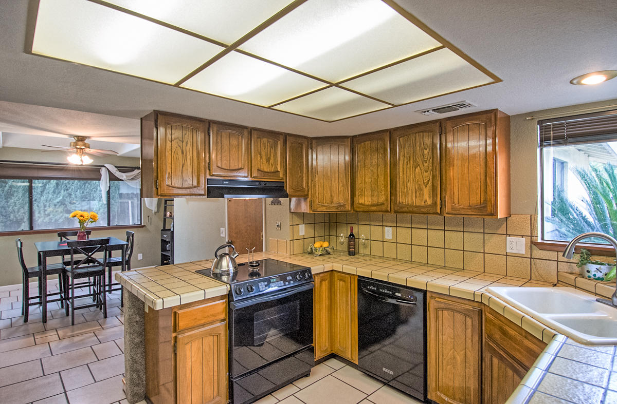 1077 Woodside Meadows Road Redding, CA 96002 - Photo 11 of 25 Solid Surface Range