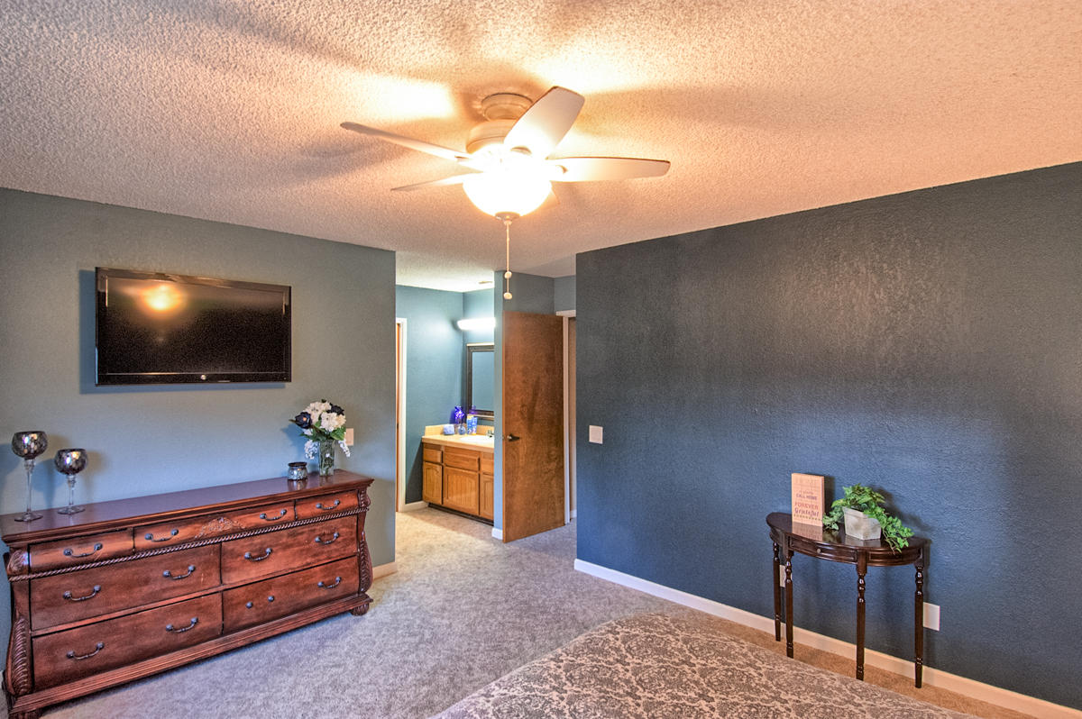 1077 Woodside Meadows Road Redding, CA 96002 - Photo 13 of 25 Master Bedroom