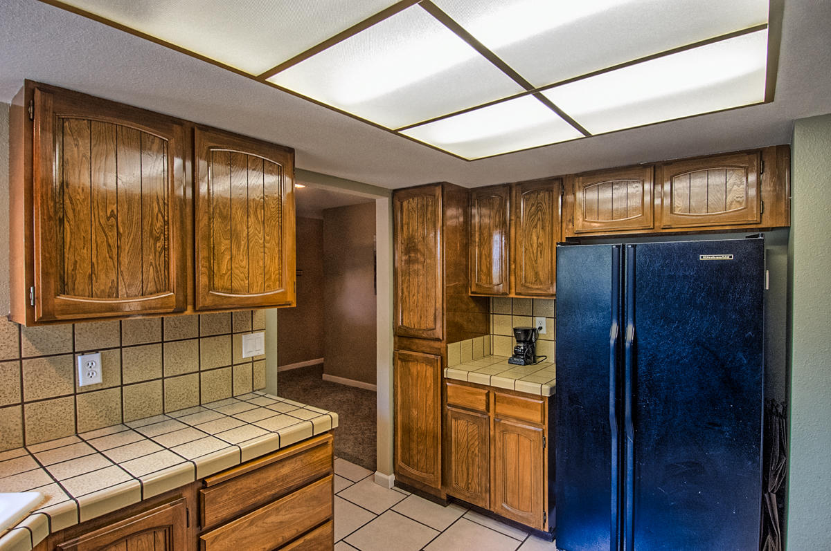 1077 Woodside Meadows Road Redding, CA 96002 - Photo 10 of 25 Kitchen Cabinets