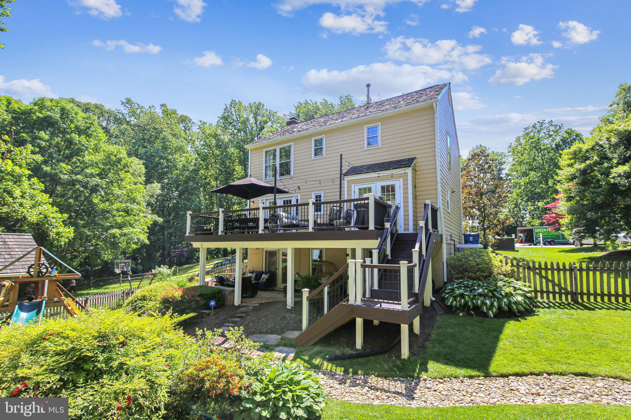 11693 Stockbridge Lane Reston, VA 20194 - Photo 4 of 59 Backs to Lovely Landscaped Yard