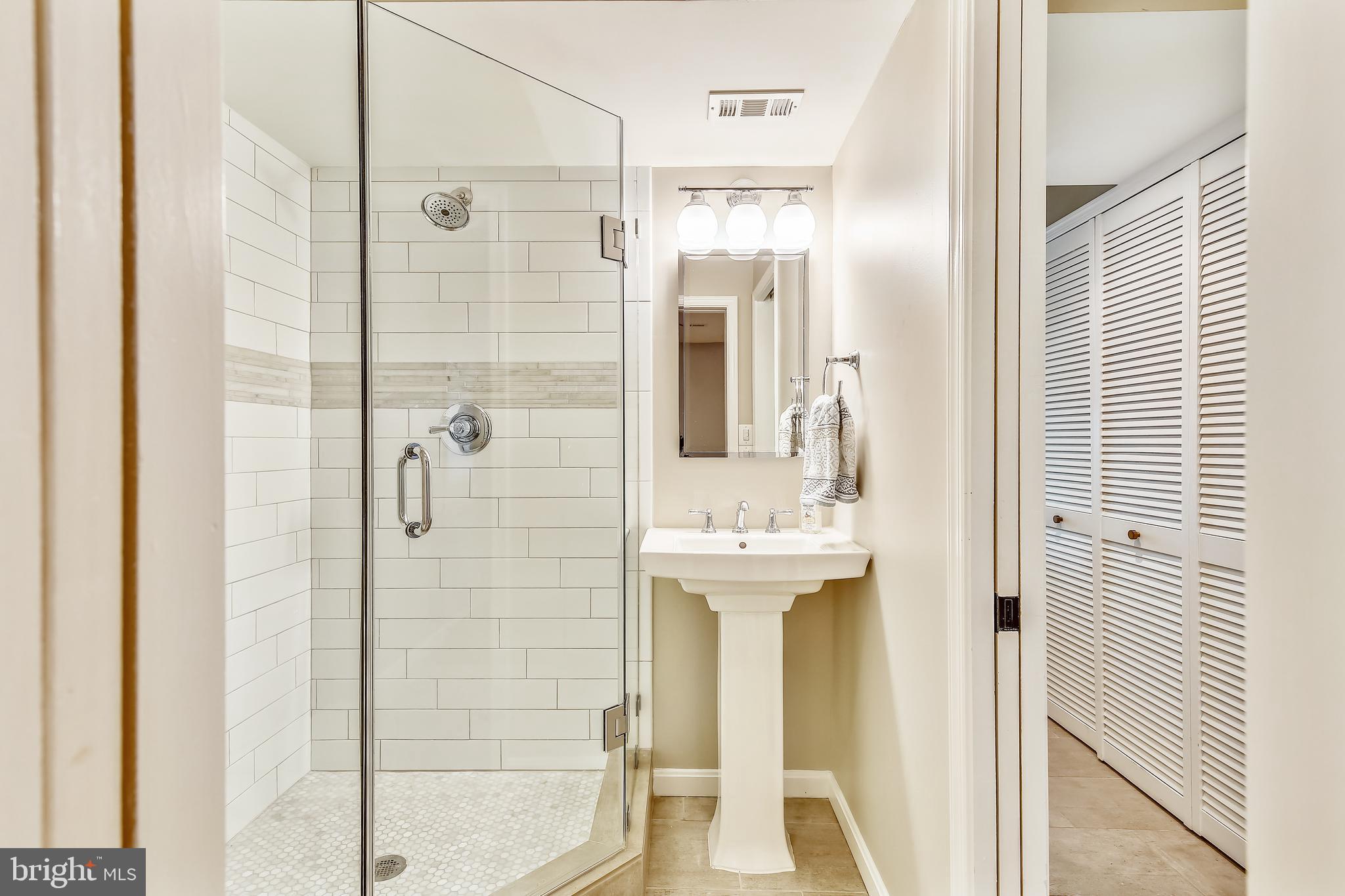 11693 Stockbridge Lane Reston, VA 20194 - Photo 47 of 59 Frameless Shower