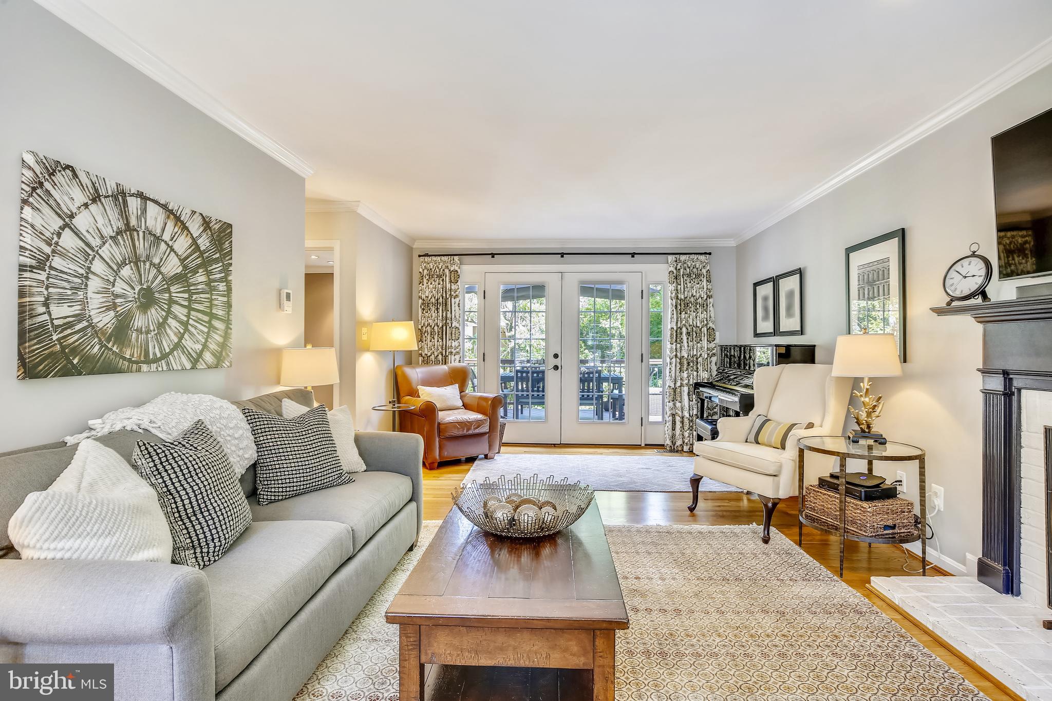 11693 Stockbridge Lane Reston, VA 20194 - Photo 10 of 59 Living Room