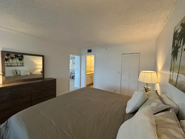 $3,000 | 3310 South Ocean Boulevard, Unit 225D, Highland Beach, FL 33487