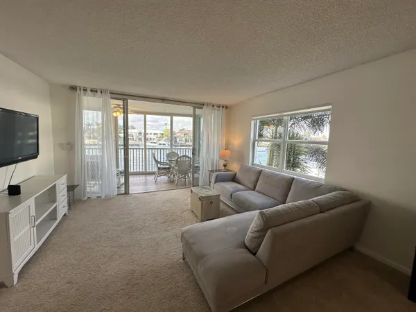 $3,000 | 3310 South Ocean Boulevard, Unit 225D, Highland Beach, FL 33487