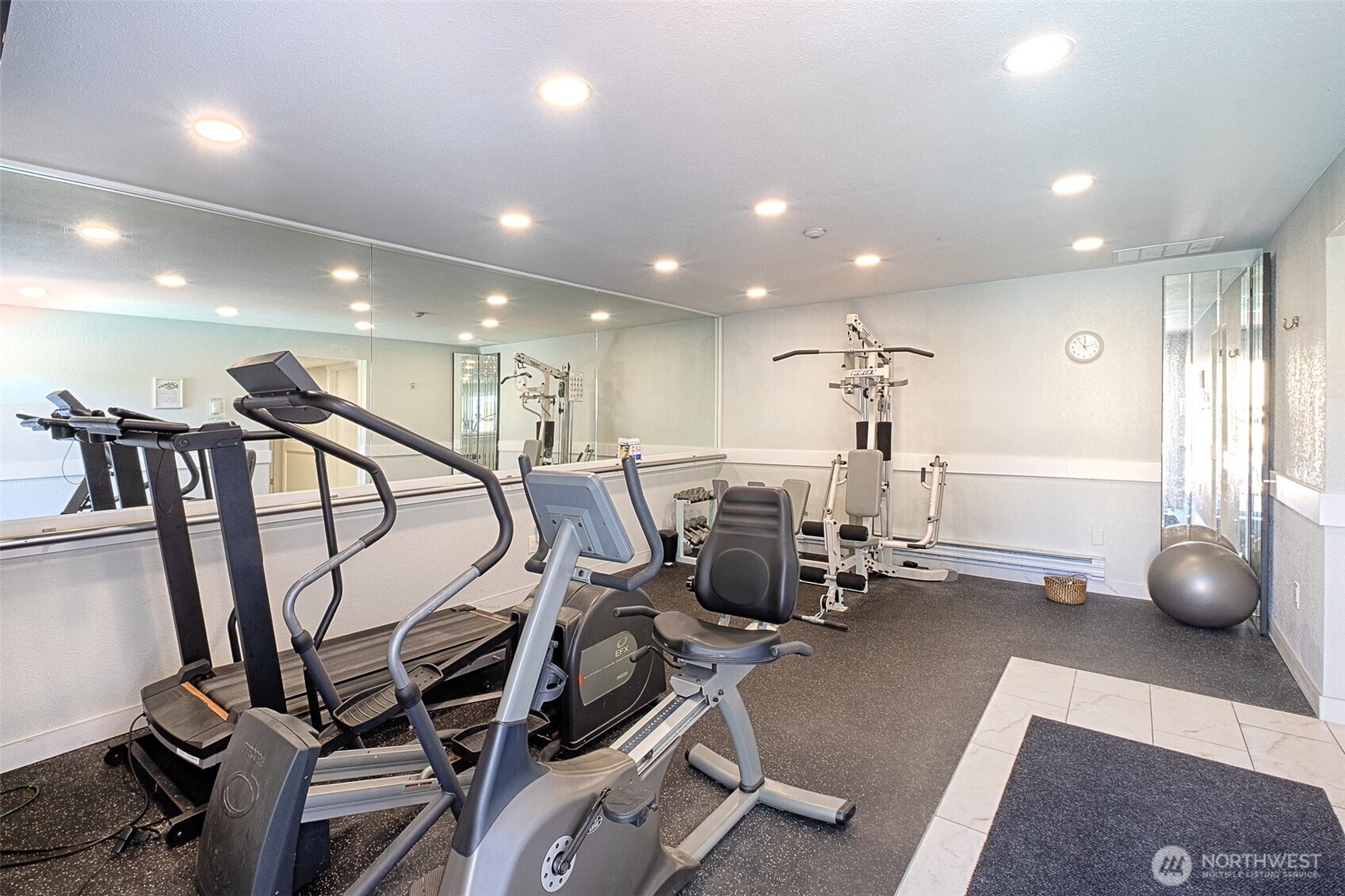 3100 West Commodore Way, Unit 307 Seattle, WA 98199 - Photo 33 of 40 Gallery Image 33