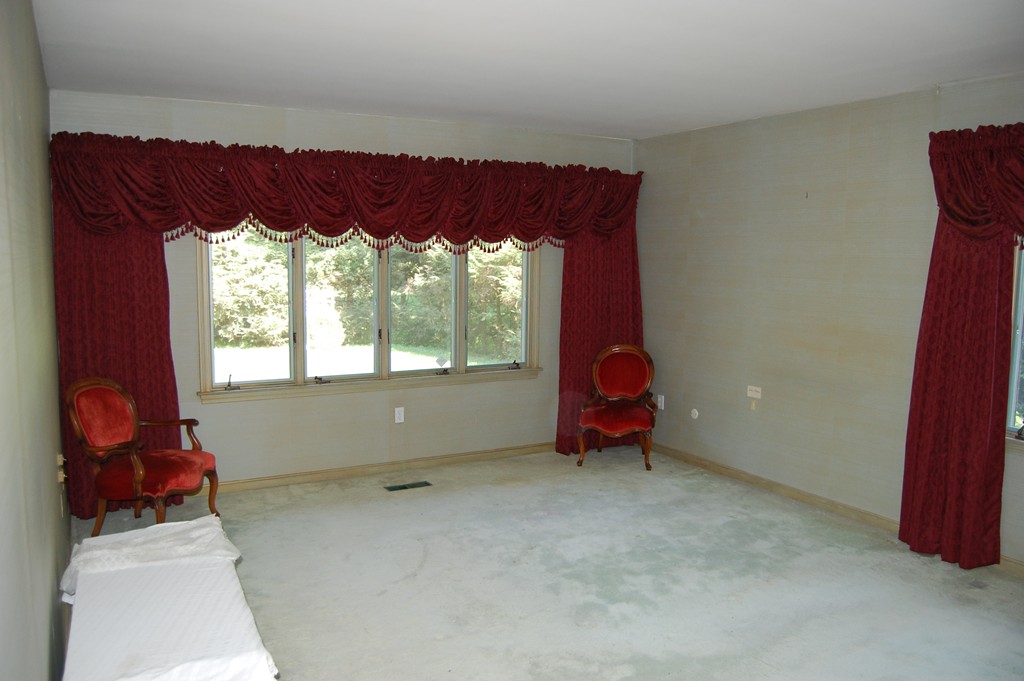 110 Westview Road Lowell, MA 01851 - Photo 10 of 21 Gallery Image 10