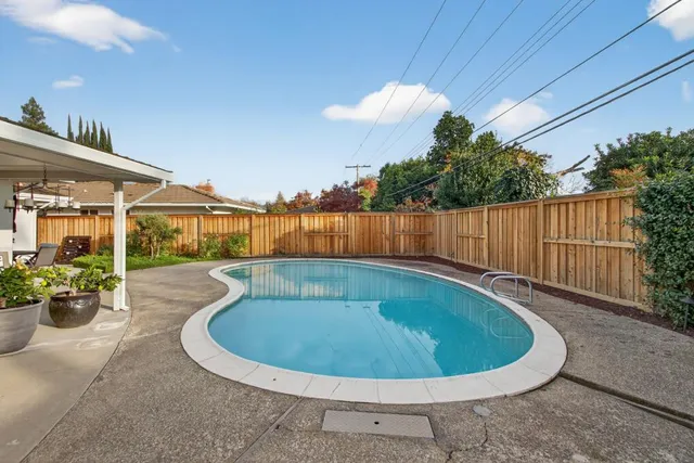 $949,000 | 2910 Huntington Road, Sacramento, CA 95864