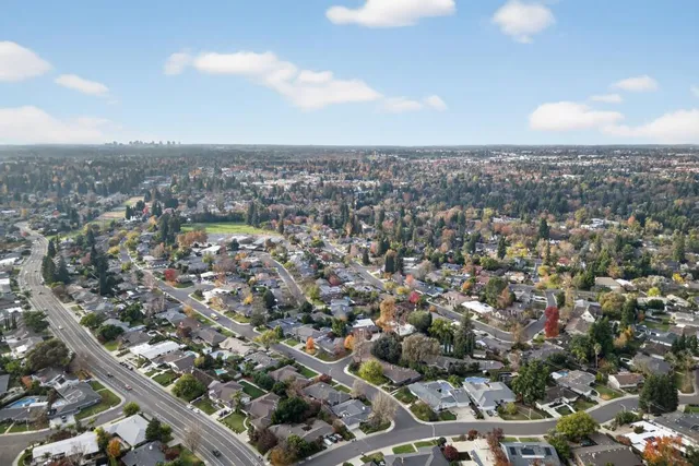 $949,000 | 2910 Huntington Road, Sacramento, CA 95864