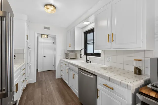 $949,000 | 2910 Huntington Road, Sacramento, CA 95864