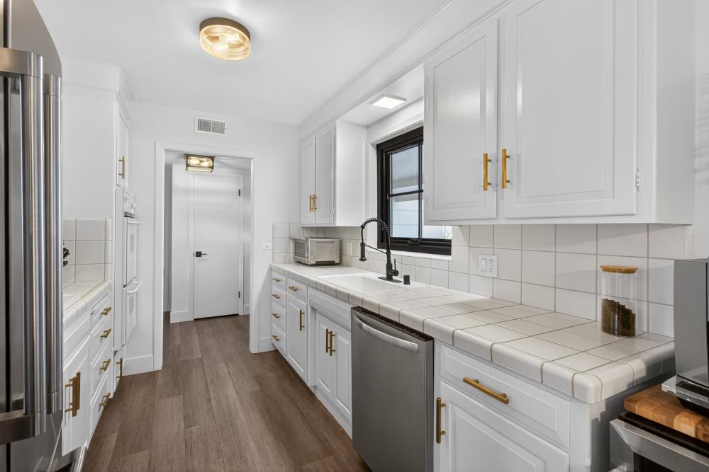 2910 Huntington Road Sacramento, CA 95864 - Photo 6 of 43