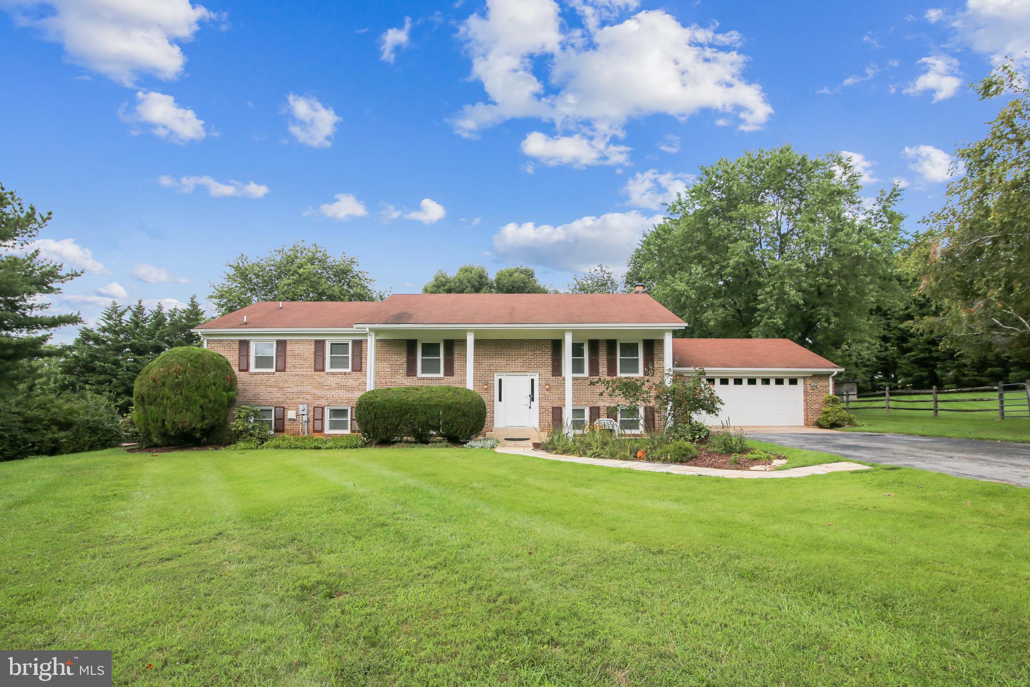 13030 Prices Distillery Road Clarksburg, MD 20871 - Photo 5 of 90 All brick split foyer home