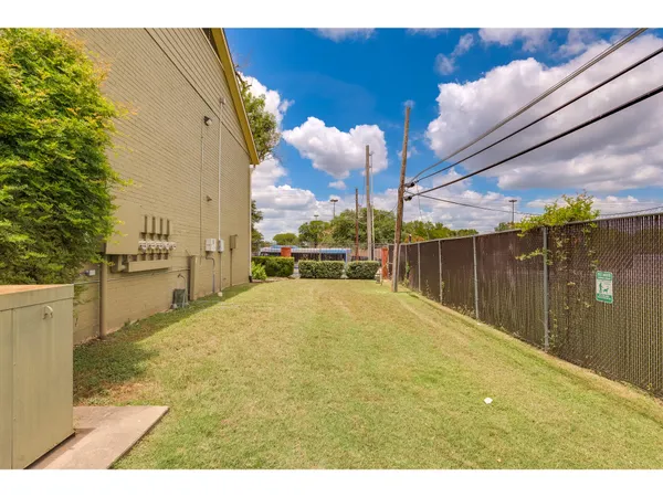$1,750 | 1101 Grove Boulevard, Unit 102, Austin, TX 78741