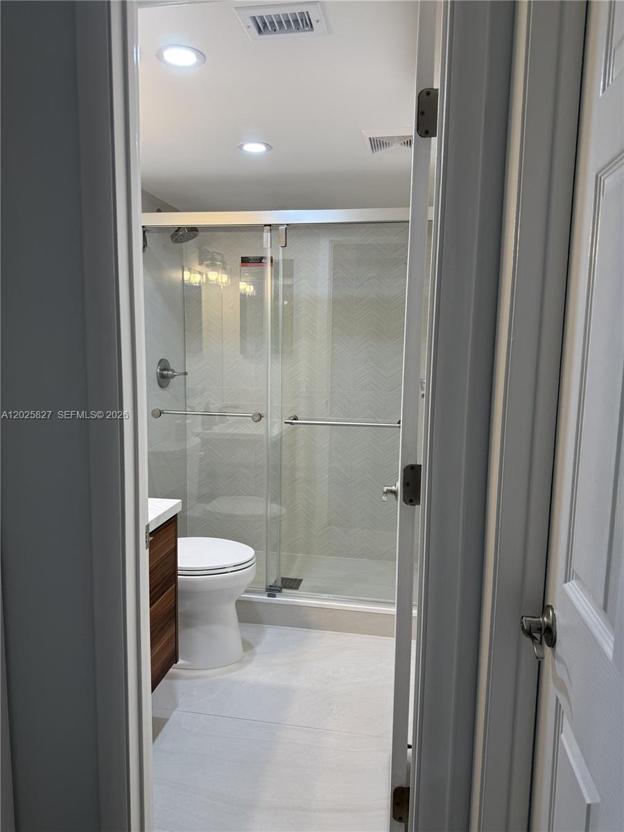 731 North Pine Island Road, Unit 401 Plantation, FL 33324 - Photo 14 of 30