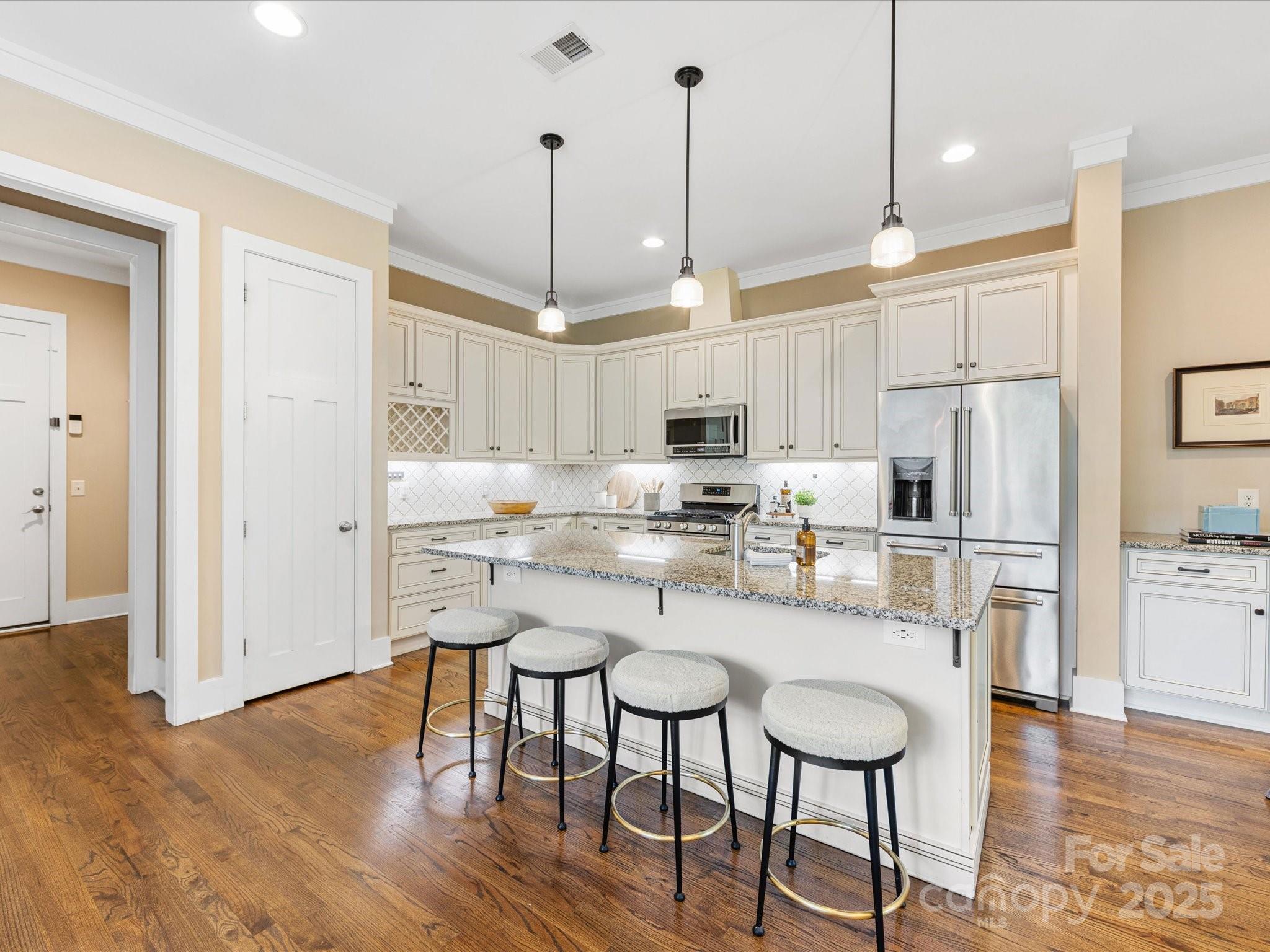 5210 Valley Stream Road Charlotte, NC 28209 - Photo 6 of 41 Gallery Image 6