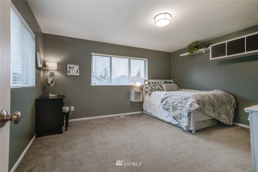 16131 Parkside Way Southeast Renton, WA 98058 - Photo 12 of 26 Gallery Image 12