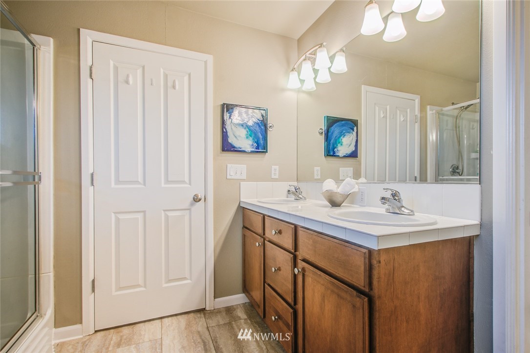 16131 Parkside Way Southeast Renton, WA 98058 - Photo 9 of 26 Gallery Image 9