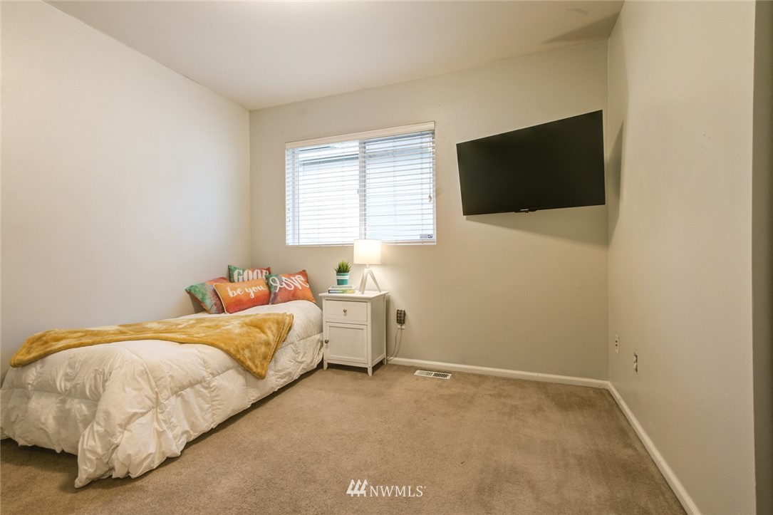 16131 Parkside Way Southeast Renton, WA 98058 - Photo 10 of 26 Gallery Image 10