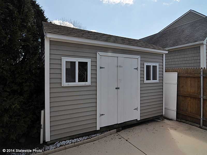 22 Knowlesway Narragansett, RI 02882 - Photo 13 of 25 Yard/Garden.