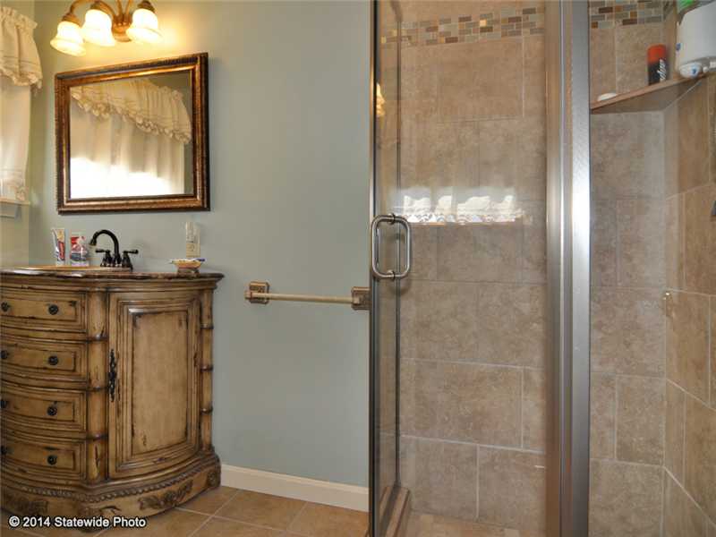 22 Knowlesway Narragansett, RI 02882 - Photo 18 of 25 Master Bath/Spa.