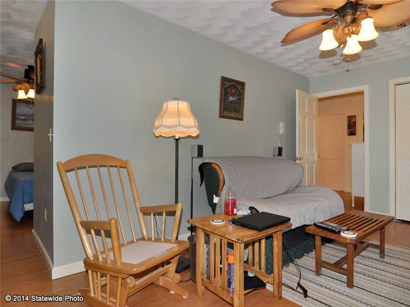 22 Knowlesway Narragansett, RI 02882 - Photo 3 of 25 Living Room.