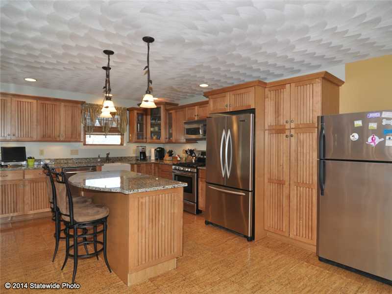 22 Knowlesway Narragansett, RI 02882 - Photo 6 of 25 Kitchen.