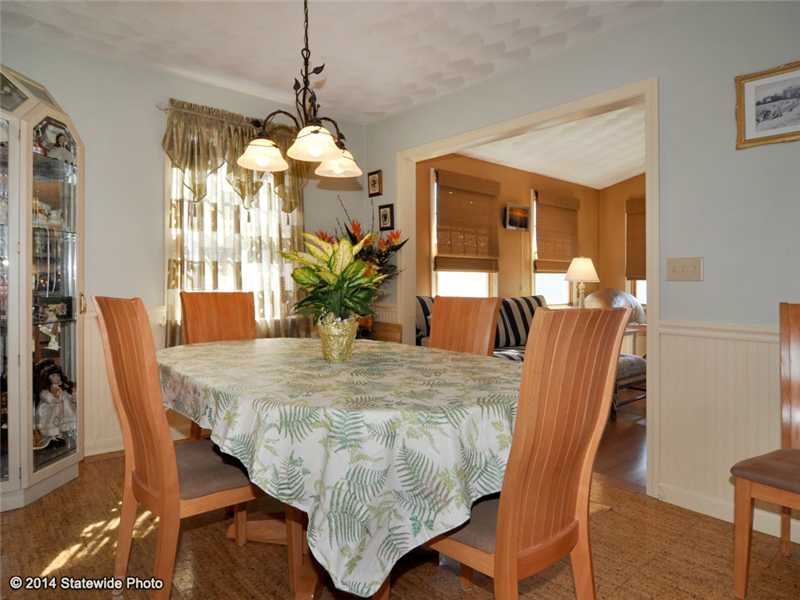 22 Knowlesway Narragansett, RI 02882 - Photo 8 of 25 Dining Area.
