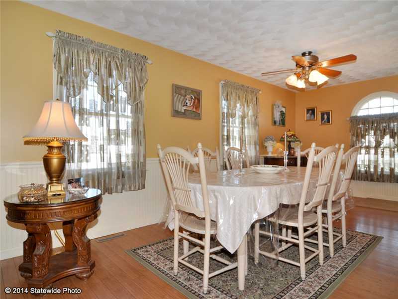 22 Knowlesway Narragansett, RI 02882 - Photo 9 of 25 Dining Room.