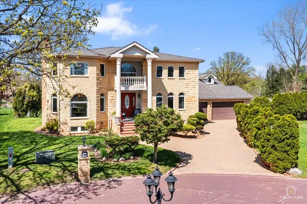 $1,754,375 | 822 Coventry Lane, Oak Brook, IL 60523