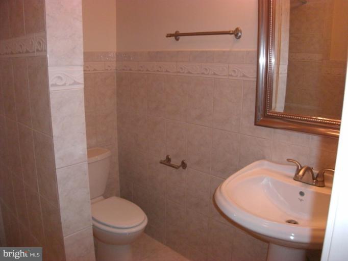 17670 Kohlhoss Road Poolesville, MD 20837 - Photo 4 of 12 a bathroom with a sink and toilet