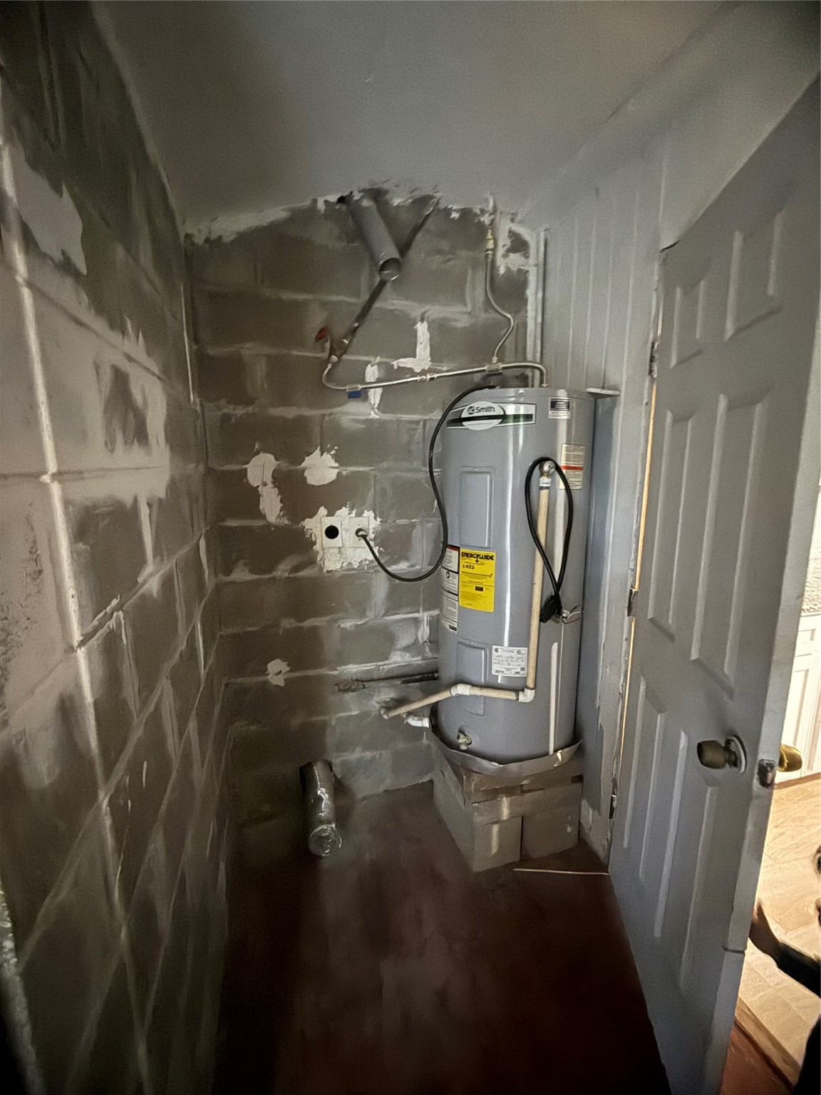 8412 Peekskill Lane Houston, TX 77075 - Photo 15 of 45 water heater also in utility room