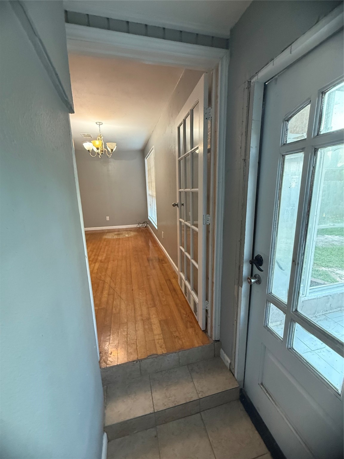 8412 Peekskill Lane Houston, TX 77075 - Photo 6 of 45 living area the the left of the front door.
