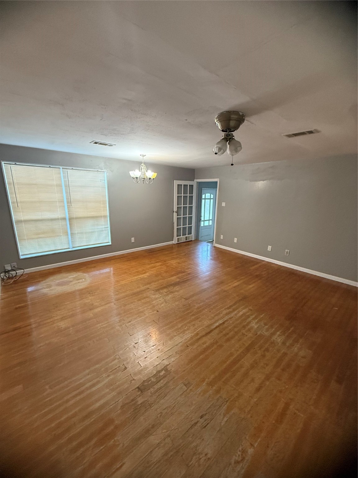 8412 Peekskill Lane Houston, TX 77075 - Photo 8 of 45 living area has opportunity to become a third room.