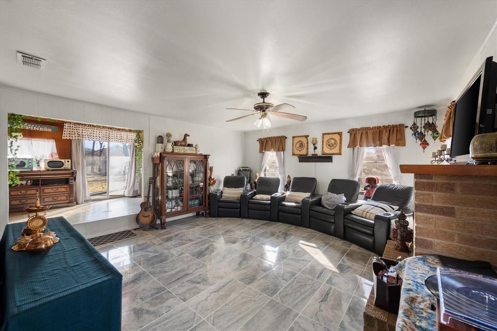 448 South Bateman Road Fairfield, TX 75840 - Photo 2 of 24 a living room with furniture and a flat screen tv