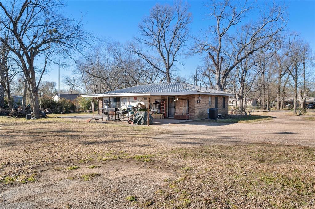 448 South Bateman Road Fairfield, TX 75840 - Photo 22 of 24 a view of big yard in front of house