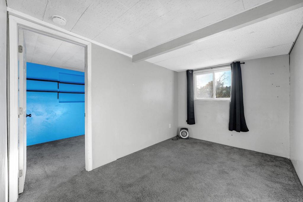 8273 Melrose Lane El Cajon, CA 92021 - Photo 15 of 33 an empty room with mirror