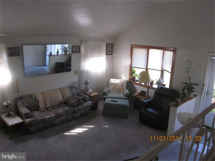 9993 Verree Road Philadelphia, PA 19115 - Photo 2 of 14 Living Room