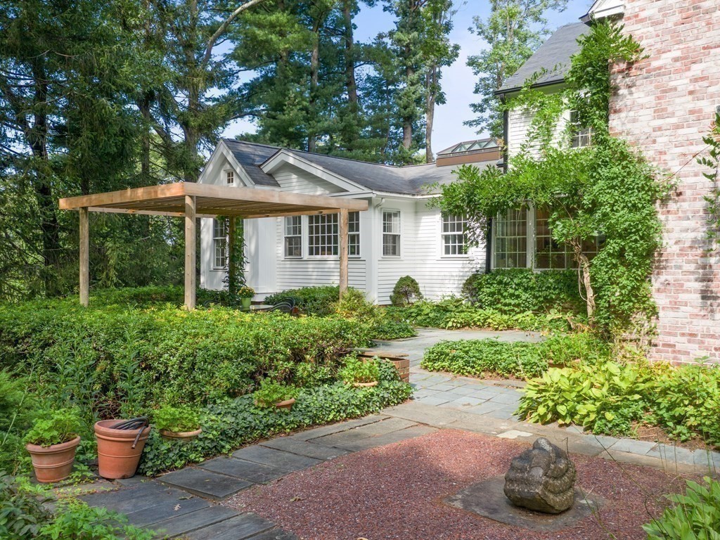 107 Dover Road Wellesley, MA 02482 - Photo 25 of 33