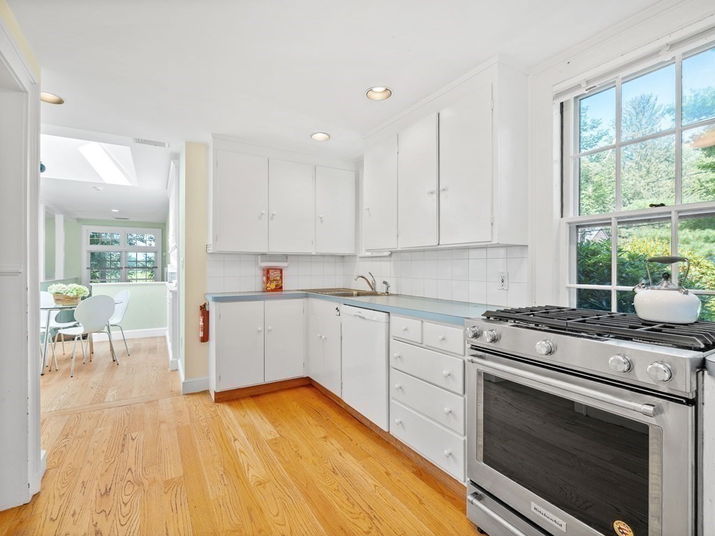 107 Dover Road Wellesley, MA 02482 - Photo 10 of 33