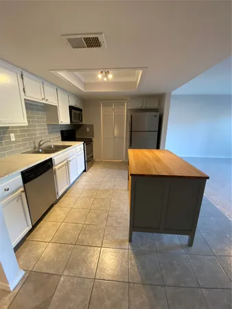 $1,200 | 14777 Wunderlich Drive, Unit 2105, Houston, TX 77069