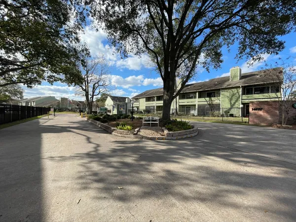 $1,200 | 14777 Wunderlich Drive, Unit 2105, Houston, TX 77069