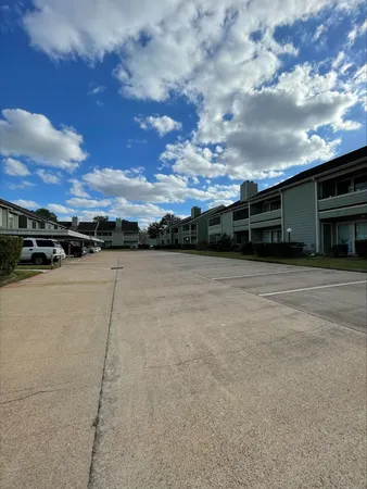 $1,200 | 14777 Wunderlich Drive, Unit 2105, Houston, TX 77069