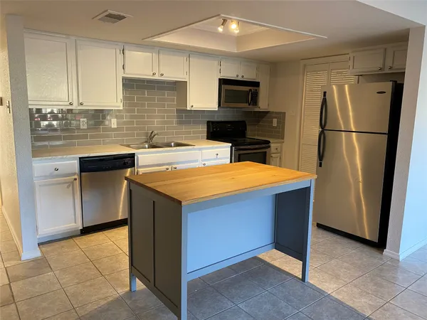 $1,200 | 14777 Wunderlich Drive, Unit 2105, Houston, TX 77069